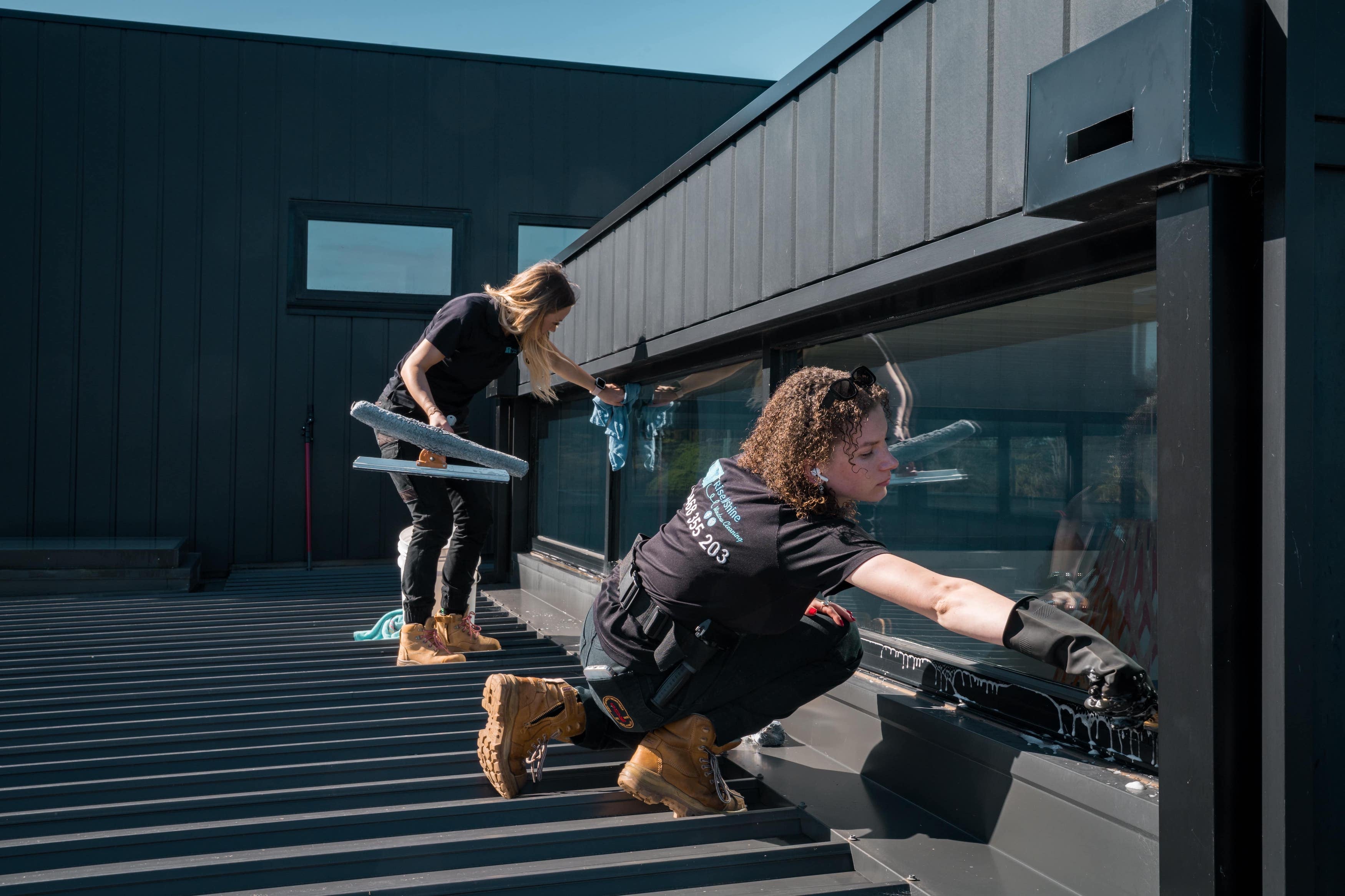 Load video: VIP window cleaning home maintenance subscription service melbourne mornington peninsula