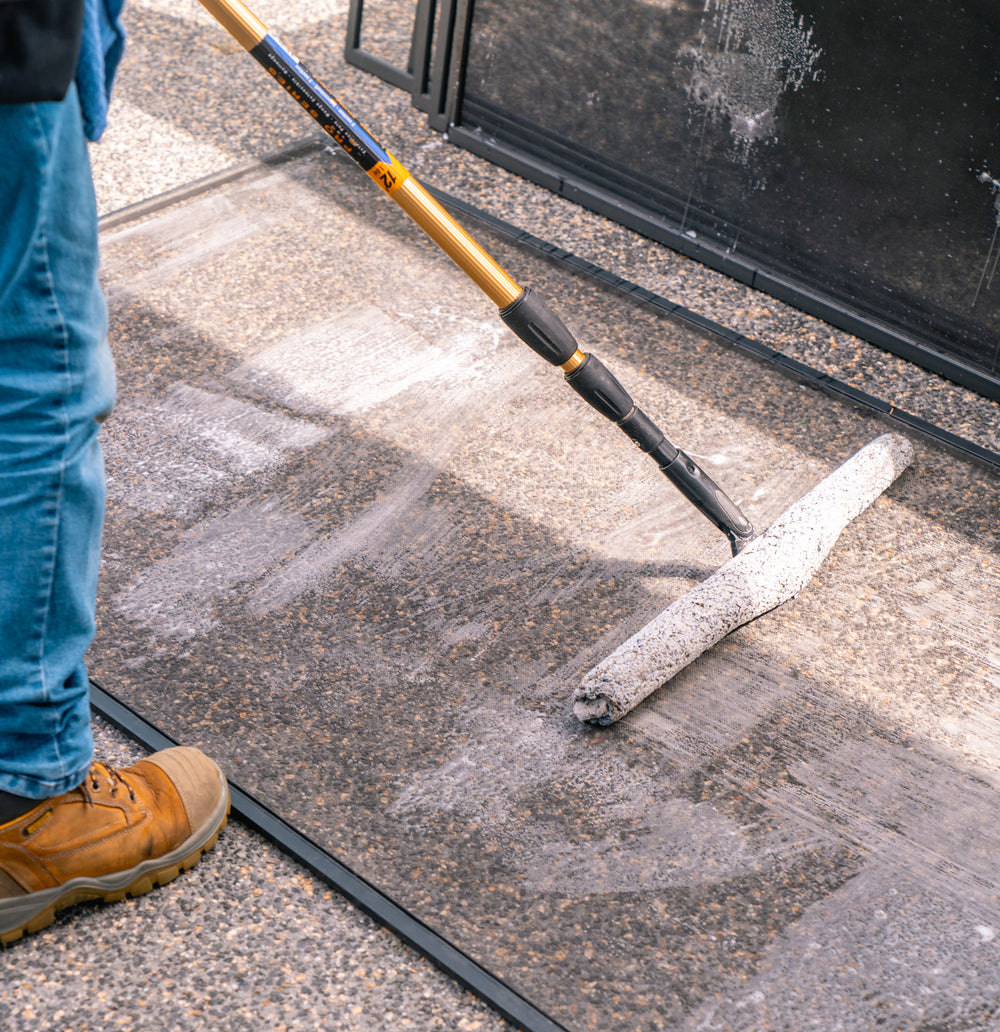 Flyscreen cleaning